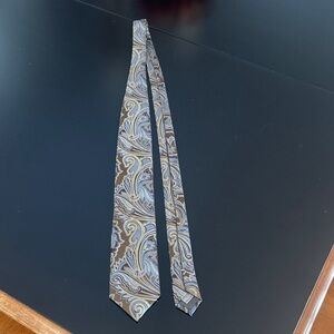 Canali Elegant Paisley Tie in Brown and Blue